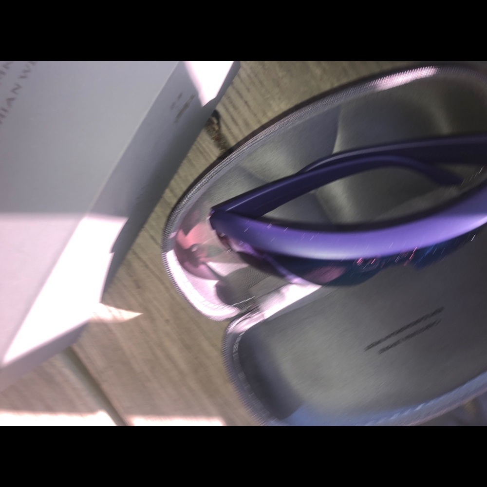 Designer sunglasses. - Picture 5 of 8
